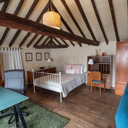 Donde Conchita, Buhardilla Con Bano Compartido, Cerca Del Aeropuerto Norte *