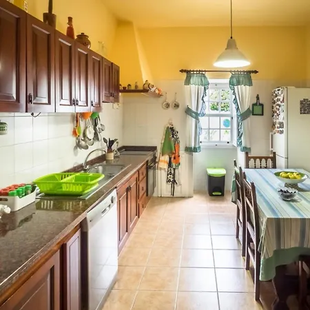 Donde Conchita, Buhardilla Con Bano Compartido, Cerca Del Aeropuerto Norte *