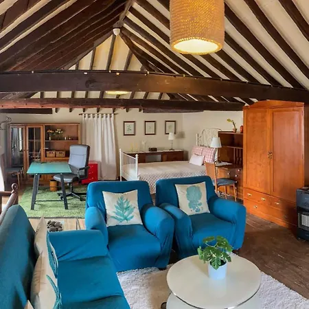Homestay Donde Conchita, Buhardilla Con Bano Compartido, Cerca Del Aeropuerto Norte *