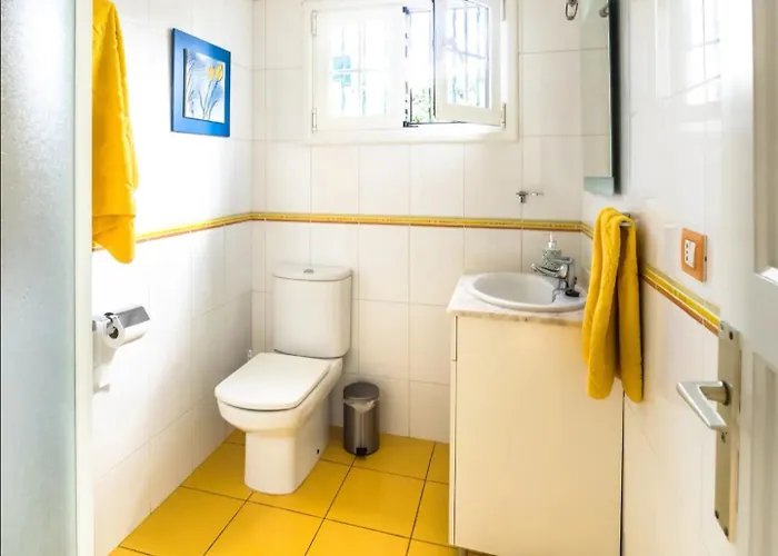 Donde Conchita, Buhardilla Con Bano Compartido, Cerca Del Aeropuerto Norte ホームステイ *