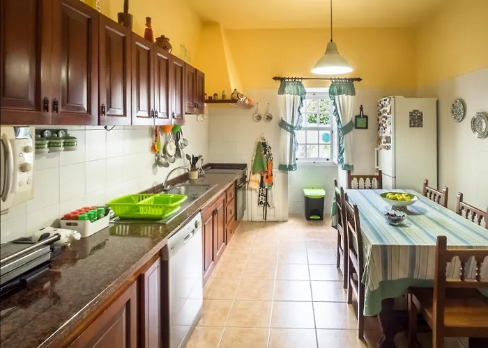 Donde Conchita, Buhardilla Con Bano Compartido, Cerca Del Aeropuerto Norte *